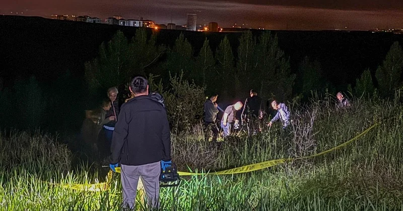 Uşak ta tarlada yaşlı adam boğazı kesilmiş halde ölü bulundu
