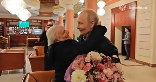 Putin, 88 yaşındaki eski öğretmeniyle buluştu! Bulldog gibi kavga ederdi