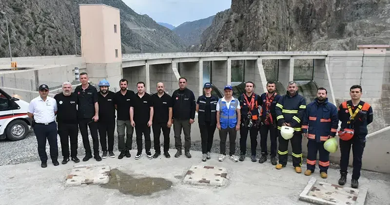 Artvin Barajı’nda tatbikat; türbinde mahsur kalan personel kurtarıldı