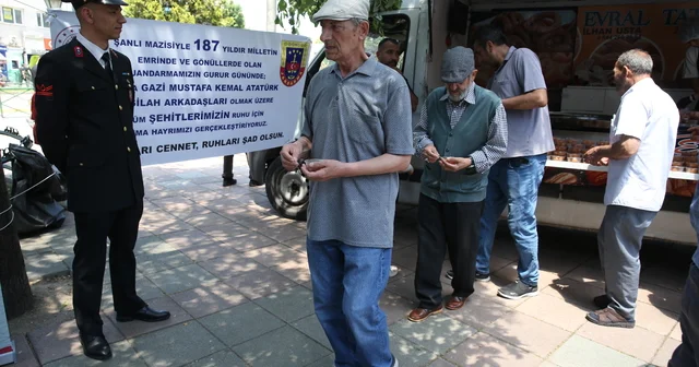 Eskişehir İl Jandarma Komutanlığı şehitler için lokma ikramında bulundu Eskişehir Haberleri