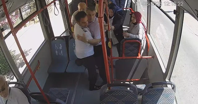 Otobüste fenalaşan yolcusunu güzergahını değiştirip hastaneye yetiştirdi Sakarya Haberleri