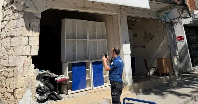 Adıyaman da tehlike saçan metruk bina vatandaşları korkutuyor Adıyaman Haberleri
