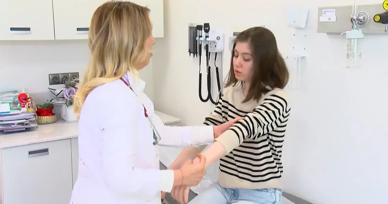 Milyonda bir görülen genetik hastalık teşhisi konulan Fatma Elif: 1 aylık tedaviyle süper hissediyorum