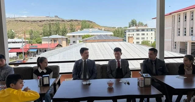 Digor Kaymakamı Ahmed Tayyib Kahraman dan minik tiyatroculara anlamlı destek Kars Haberleri