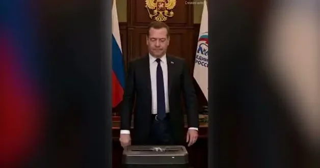 Medvedev AB liderlerinin fotoğraflarını kağıt öğütücüye attı