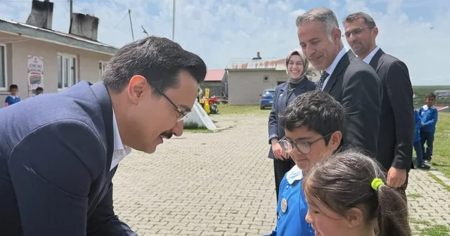 Akyaka Kaymakamı İsmail Demirtaş tan köy okullarına yakın ilgi Kürekdere İlkokulu nda düzenlenen Geleneksel Çocuk Oyunları Şenliği renkli görüntülere sahne oldu Kars Haberleri