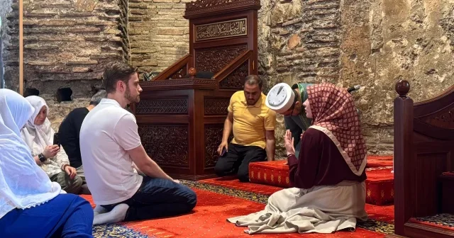 İspanyol Juan İznik Ayasofya Camii nde kelime i şehadet getirerek Müslüman oldu VİDEO İZLE