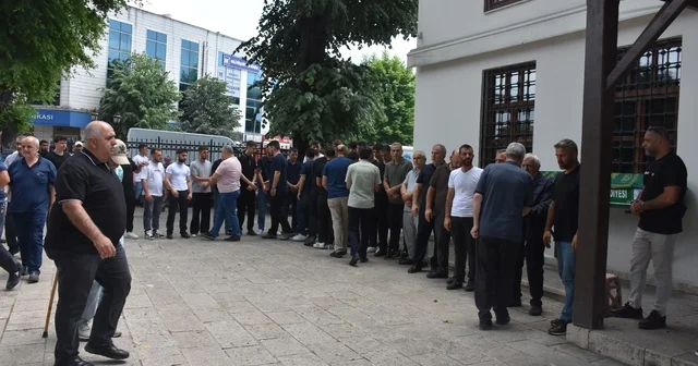 Serinlemek için girdiği derede boğulan genç son yolcuğuna uğurlandı Sakarya Haberleri