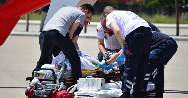 Çorum da balkondan düşen çocuk ağır yaralandı, ambulans helikopterle Ankara ya sevk edildi Çorum Haberleri