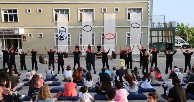 Mezuniyet festivalinde hafıza teması hayat buldu Düzce Haberleri