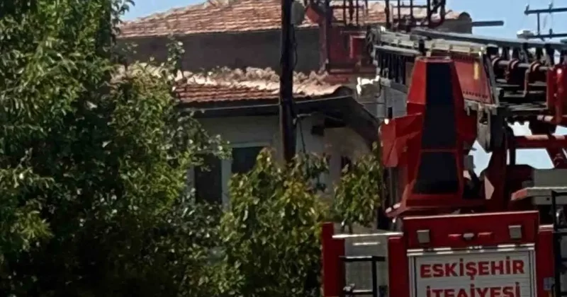 Çocuğun oynadığı ateş evi yaktı