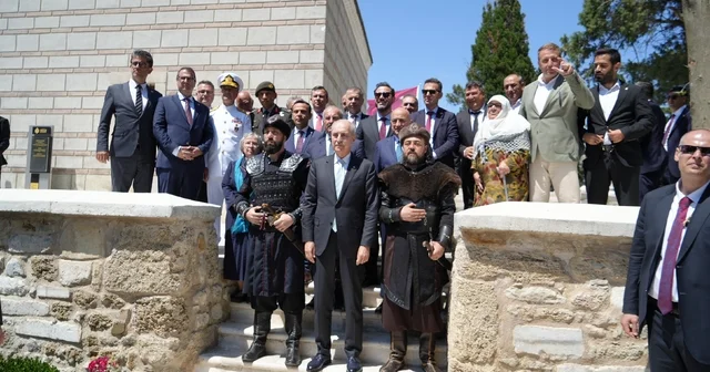 TBMM Başkanı Kurtulmuş Gelibolu da: Gazi Süleyman Paşa Türbesi nde Alplerin nöbet değişimi büyüledi TBMM Başkanı Kurtulmuş Gelibolu da Gazi Süleyman Paşa Türbesi ni ziyaret etti Çanakkale Haberleri
