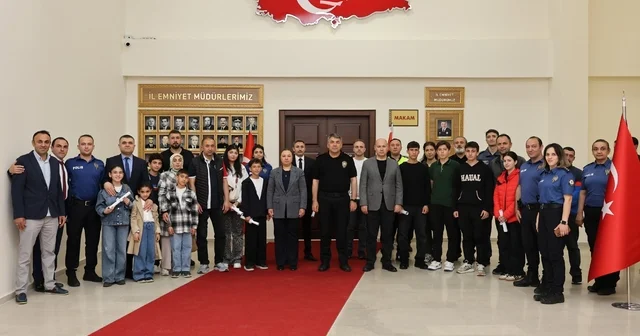 Biz Bize Yeteriz dediler, çocukların eğitimine gönüllü destek oldular Erzurum Haberleri
