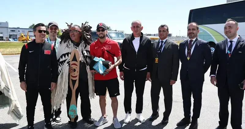 A Milli Futbol Takımı, Vancouver’da meşalelerle karşılandı