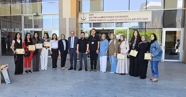 Van da üniversite öğrencilerinden hasta çocuklara moral etkinliği Van Haberleri