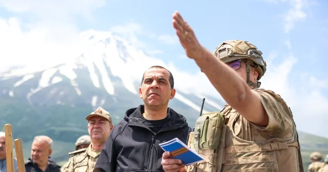 Iğdır Valisi Taşolar, sınır hattındaki karakol ve üs bölgelerini ziyaret etti Iğdır Haberleri