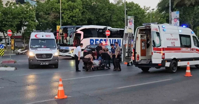 İstanbul un göbeğinde feci kaza: 3 motosiklet birbirine girdi 1’i ağır 5 yaralı İstanbul Haberleri