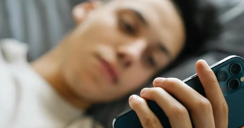 Uyurken telefonunu yanında tutanlara kötü haber: Buna sebep oluyormuş Sözcü Gazetesi