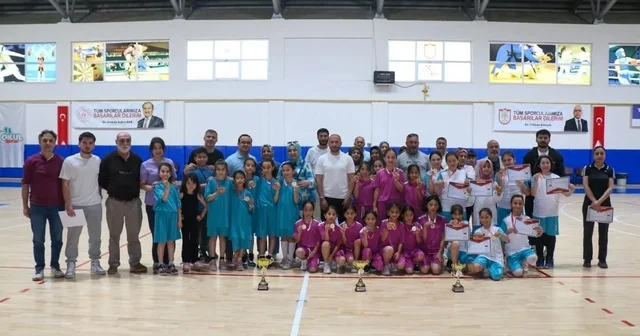 Basketbolda şampiyon Şeyh Şamil İlkokulu Sivas Haberleri