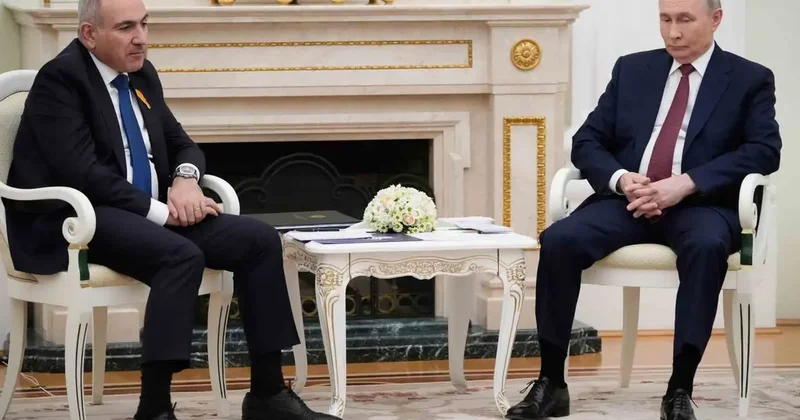 Paşinyan’dan Putin’e Rusya Günü tebriği