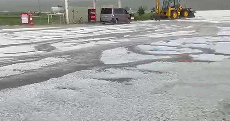 Kars ta Dolu ve Sel Tarım Arazilerine Zarar Verdi