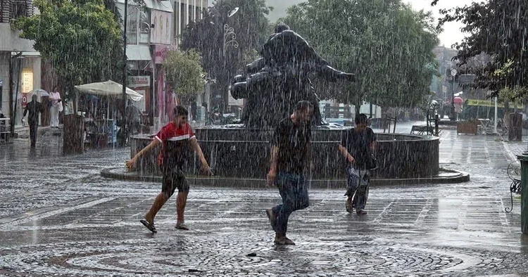Meteoroloji’den Edirne, Kırklareli ve Tekirdağ’a kuvvetli yağış uyarısı