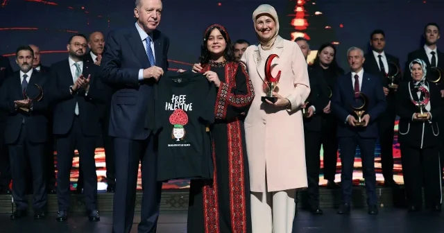 Çektiği videolarla Filistin’in sesi olmuştu: Gazzelli küçük kızdan Cumhurbaşkanı Erdoğan a anlamlı hediye VİDEO İZLE