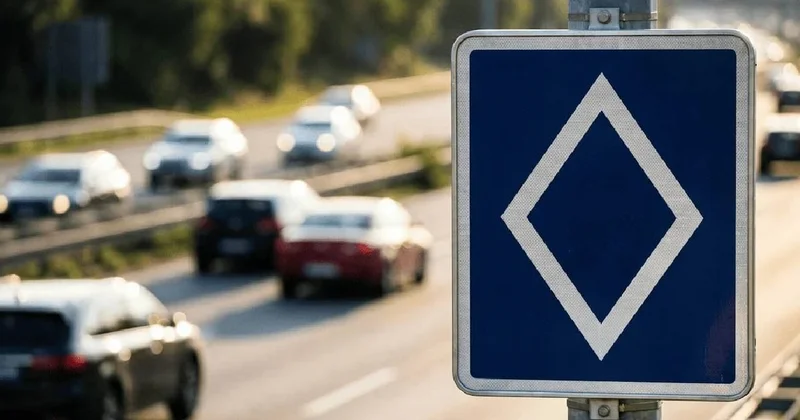 Yeni trafik tabelası görücüye çıktı: Cezası büyük, işte anlamı Sözcü Gazetesi