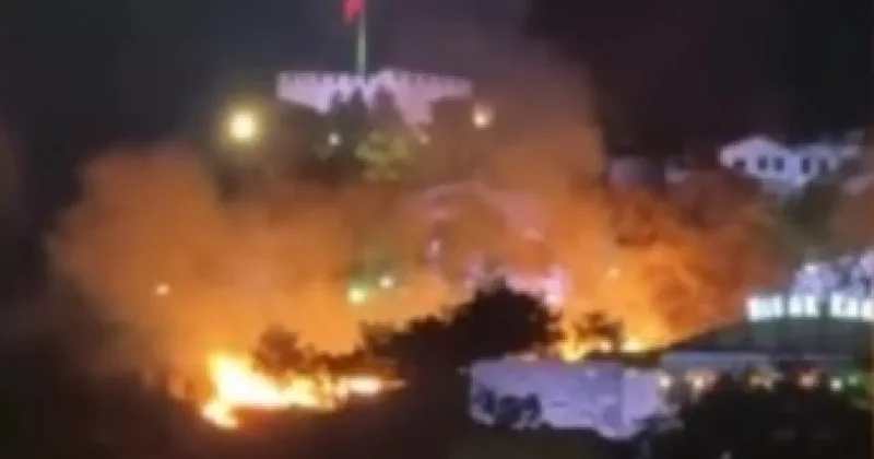 Ankara Kalesi yakınında korkutan yangın!