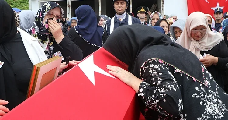 Şehit uzman çavuş, memleketinde toprağa verildi
