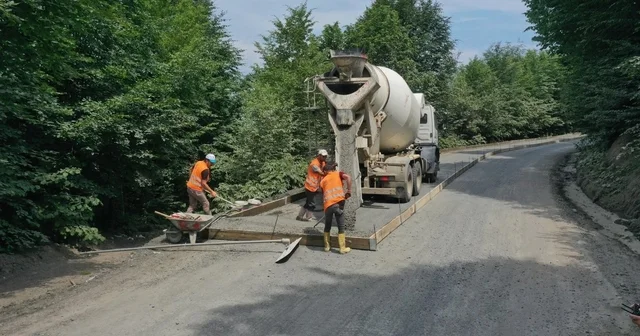 Ordu da 3 ilçeye hizmet verecek grup yolunda beton yol çalışması başladı Ordu Haberleri Habertürk Yerel Haberler