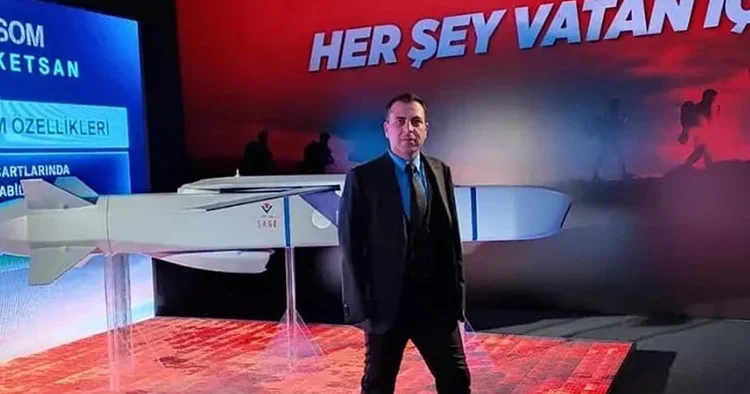 İki kolunu kaybeden Yusuf Akgün, Kaan ve milli füzelerin görsel modelleyicisi oldu