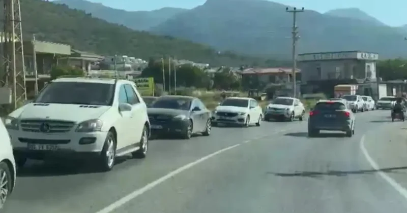 Kuşadası nda milli park dönüşü yoğunluğu oluştu
