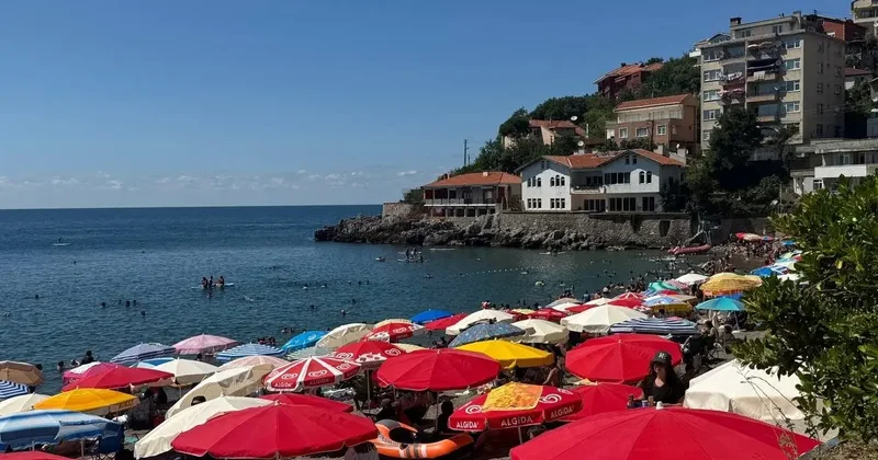Zonguldak’ta sıcak hava bunalttı, vatandaşlar plaja akın etti