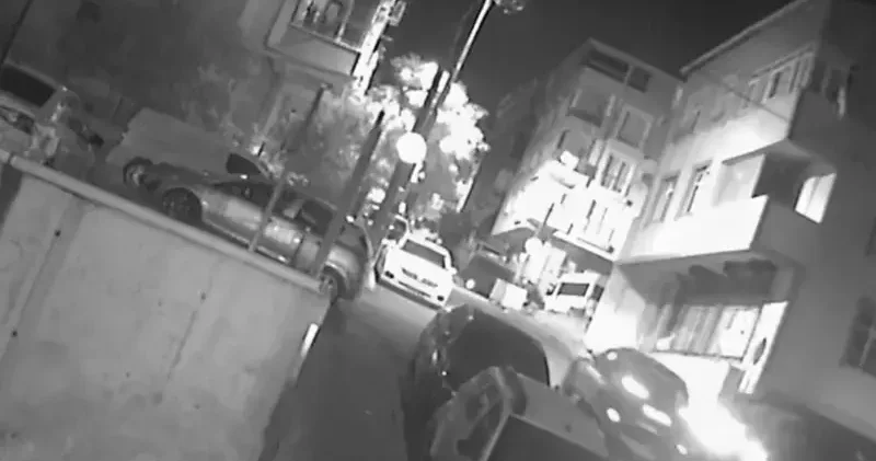 Küçükçekmece de seyir halindeki otomobilden rastgele ateş açan 3 şüpheli tutuklandı