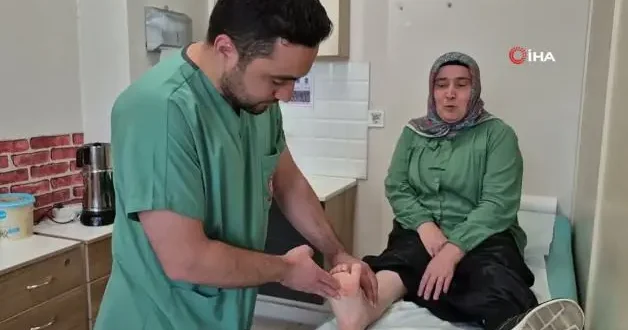 İlk ayakkabısını 51 yaşında giyebildi