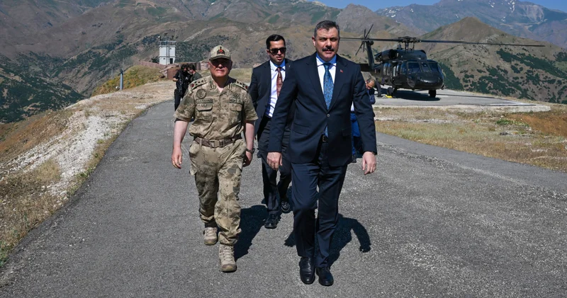 Son dakika: İçişleri Bakanı Mustafa Çiftçi, Hakkari de üs bölgesini ziyaret etti: Terörsüz Türkiye projesi hayata geçti, devam edecek ve başarıya ulaşacak Son dakika haberleri