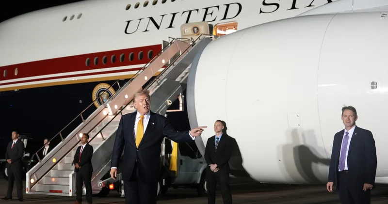 ABD Başkanı Trump Ankara dönüşü gizlice uçak değiştirdiğini doğruladı Dış Haberler