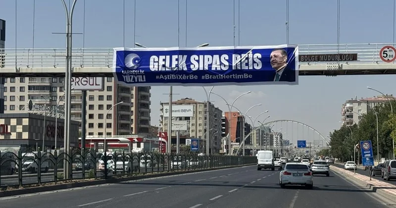 AK Parti Diyarbakır Gençlik Kollarından Cumhurbaşkanı Erdoğan a pankartla teşekkür