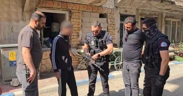 Erzurum da kar maskeli ve silahlı şahıs alarmı: 3D yazıcıdan üretilen silah oyuncak çıktı Erzurum Haberleri Habertürk Yerel Haberler