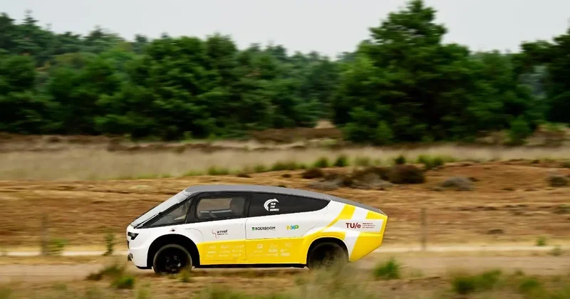 Dünyanın ilk güneş enerjili ambulansı sahaya çıkıyor: Bir günde 715 km menzil