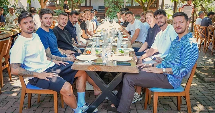 Trabzonsporlu futbolcular ve teknik heyet bir araya geldi