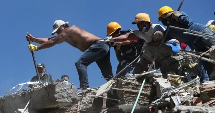 Kolombiya da deprem enkazından mucize kurtuluş