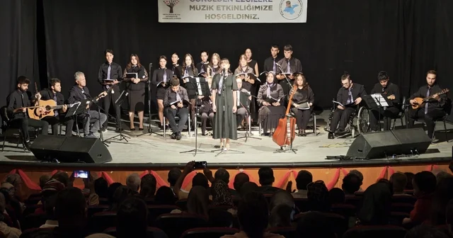 Ahlat ta gönülden ezgilere gecesi: Özel bireyler ve öğrencilerden unutulmaz konser Bitlis Haberleri Habertürk Yerel Haberler