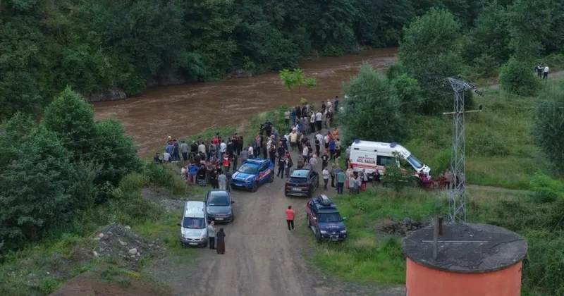 Giresun da sel sularına kapılan anne ile kızını arama çalışmaları havadan görüntülendi