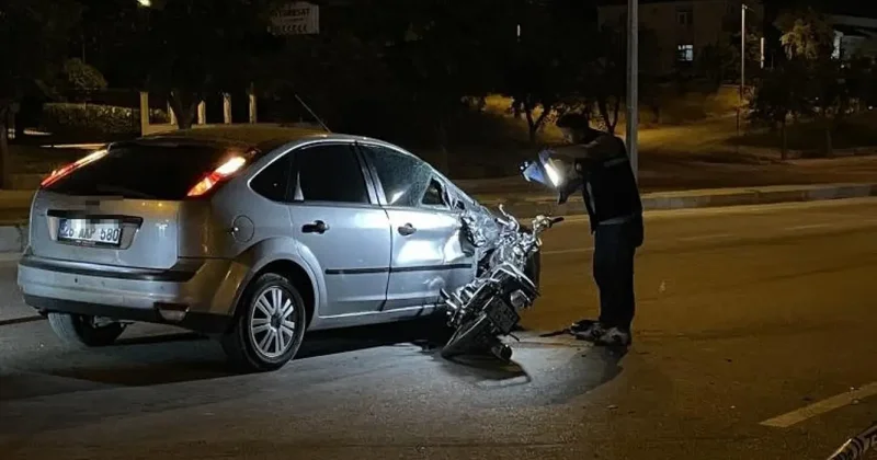 Motosiklet otomobile ok gibi saplandı: 1 ölü, 1 yaralı