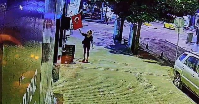 Güvenlik güçleri o kadını yakalamak için çalışma başlattı Muğla da bir kadın sabaha karşı bir dükkanda asılı Türk bayrağı çakmakla yakmaya kalktı Muğla Haberleri Habertürk Yerel Haberler