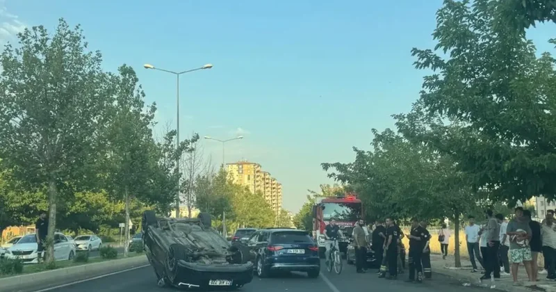 Seyir halindeki otomobil takla attı: 2 yaralı