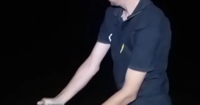 Oltasına takılan yavru sazanı Büyü de gel diyerek tekrar suya bıraktı Elazığ Haberleri Habertürk Yerel Haberler