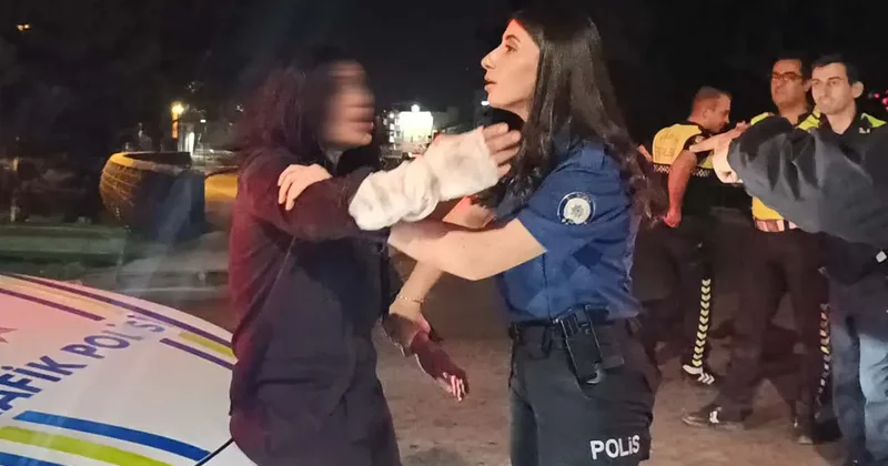 Ters yöne girdi, polislere saldırdı, gazetecilere de tükürdü: ‘Sanatçıyım ben’